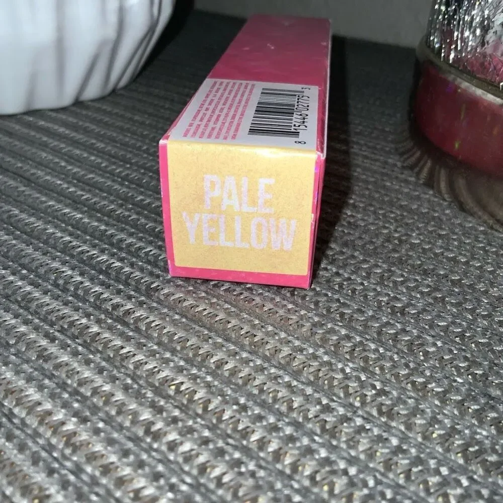 Jeffree Star Magic Star concealer Pale Yellow